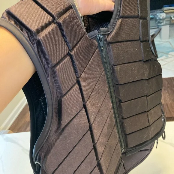 Chan’s Equestrianism Safety Vest - Picture 6 of 8